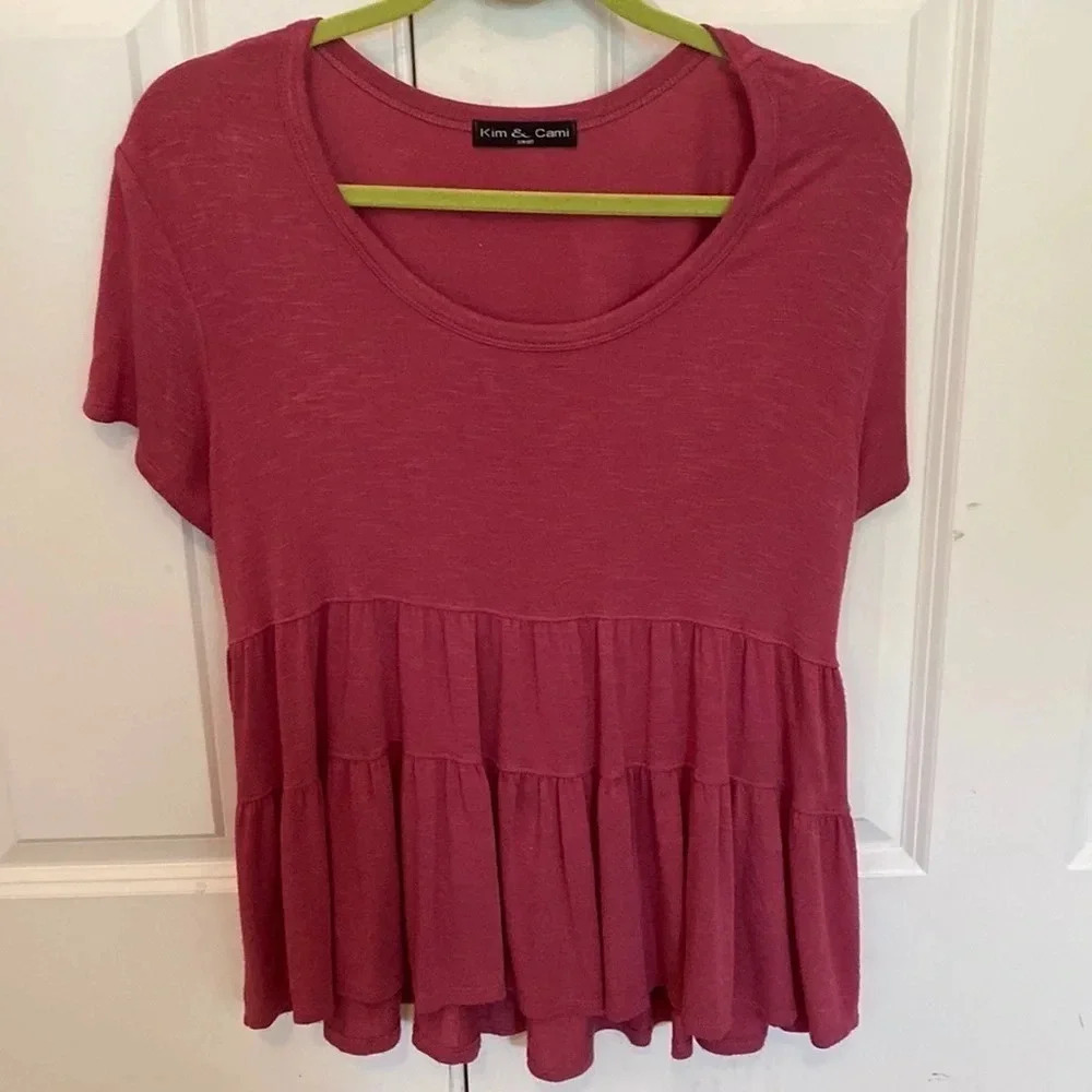 Kim & cami pink tiered swing shirt size small short sleeve, brown neck top